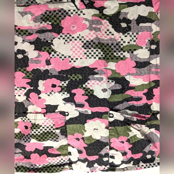 Dickies Peek-A-Blooms Women's Scrub Top - Picture 2 of 8